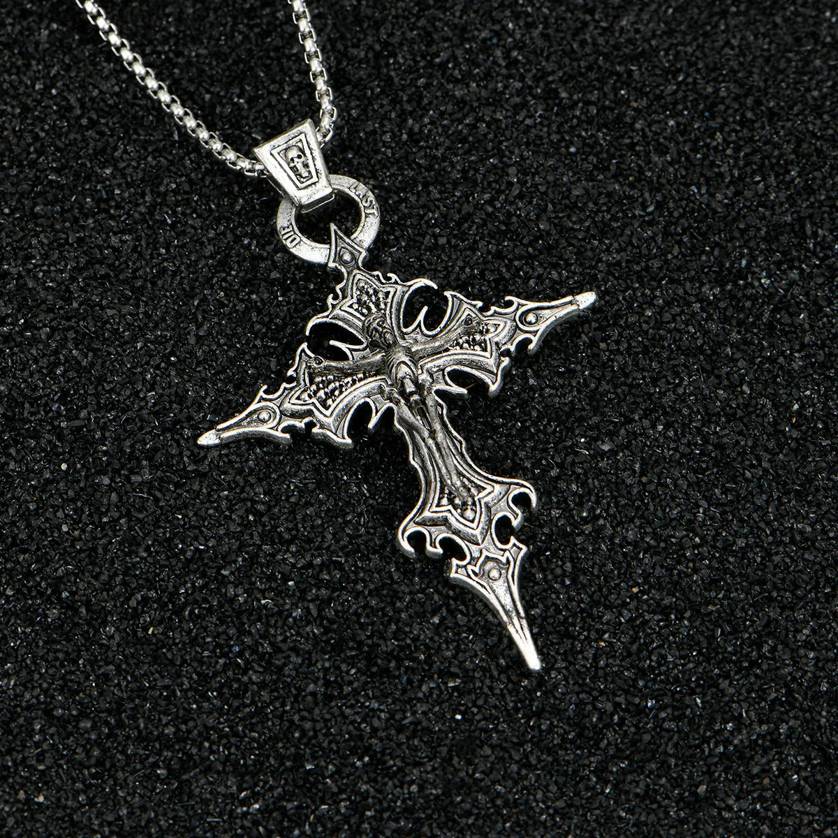 A Fashionable and Personalized Retro Gothic Nail Cross Skull Cross
