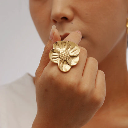 2024New Trendy 18K Gold-plated Flowers Ring For Women Stylish Vintage